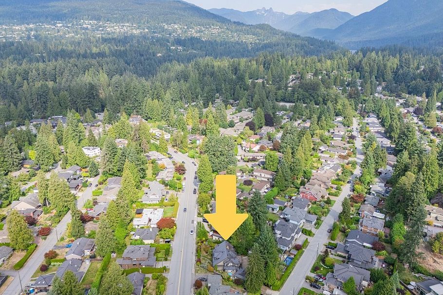 3582 Edgemont Boulevard North Vancouver, BC - 4