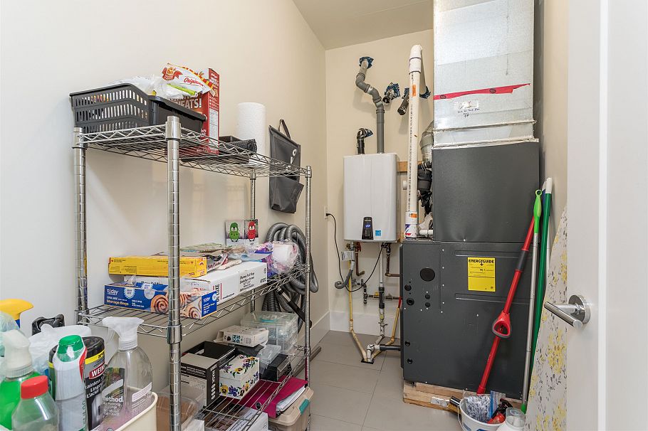 341 E 13th Street North Vancouver, BC - 33