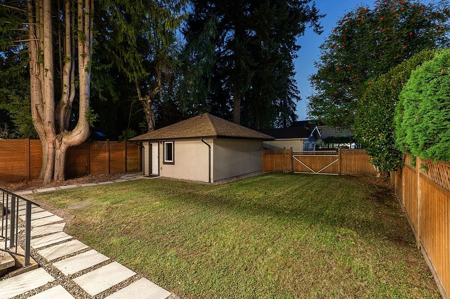 839 W 20th Street North Vancouver, BC - 39