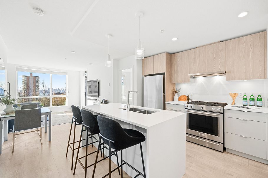 304 108 E 8th Street North Vancouver, BC - 1