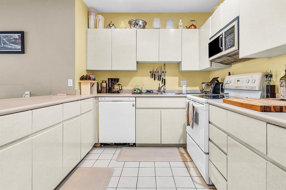 1108 1177 Hornby Street Vancouver, BC - 8