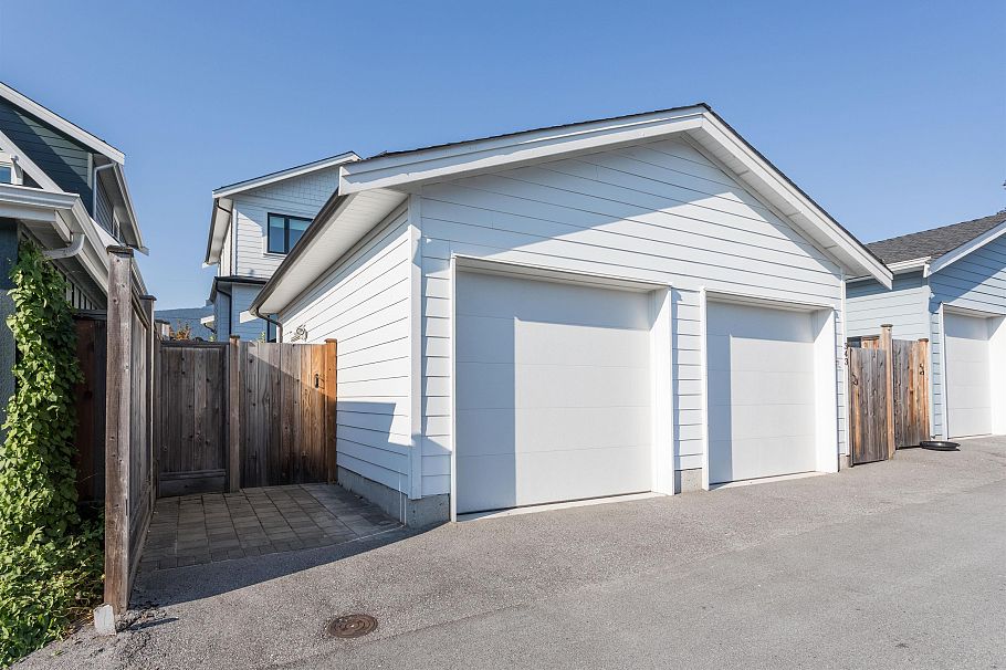 341 E 13th Street North Vancouver, BC - 35