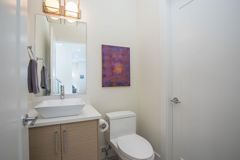 341 E 13th Street North Vancouver, BC - 14