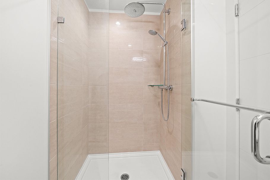 304 108 E 8th Street North Vancouver, BC - 23