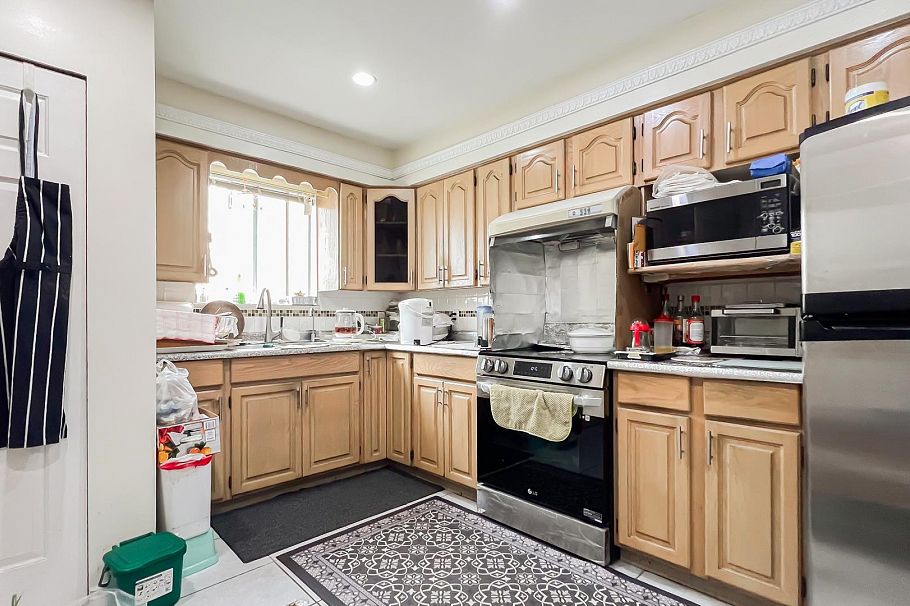 1860 SE Marine Drive Vancouver, BC - 4