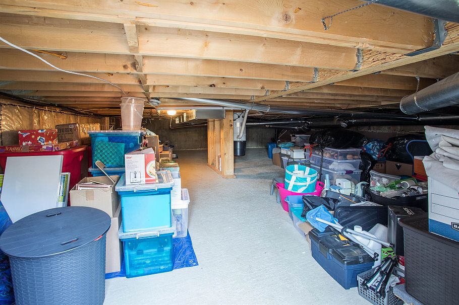 341 E 13th Street North Vancouver, BC - 34