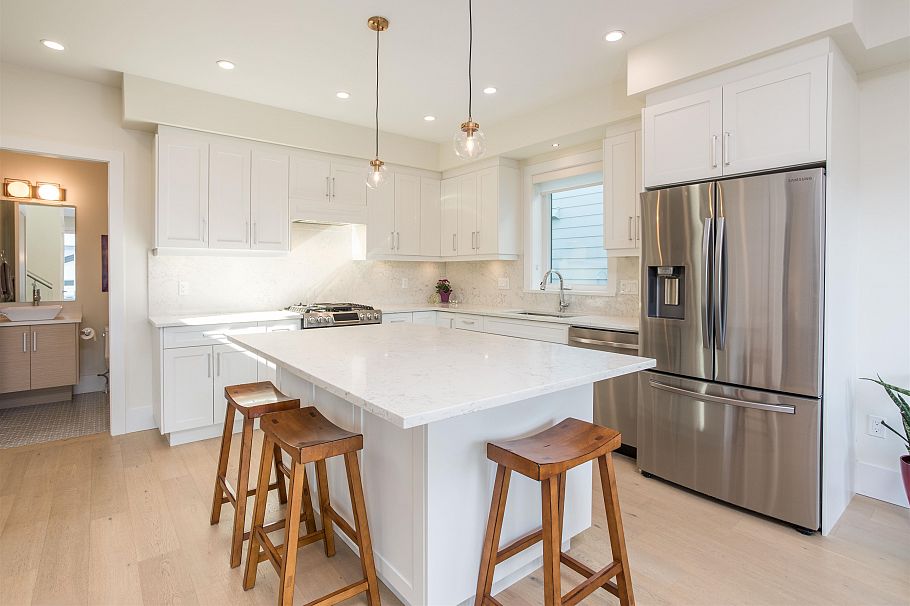 341 E 13th Street North Vancouver, BC - 7