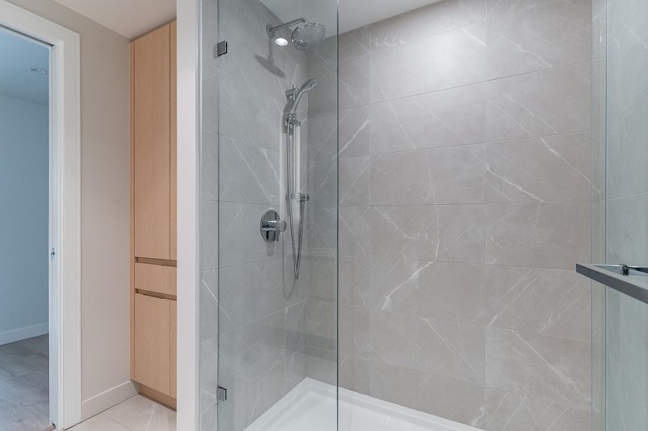 401 1500 Fern Street North Vancouver, BC - 17