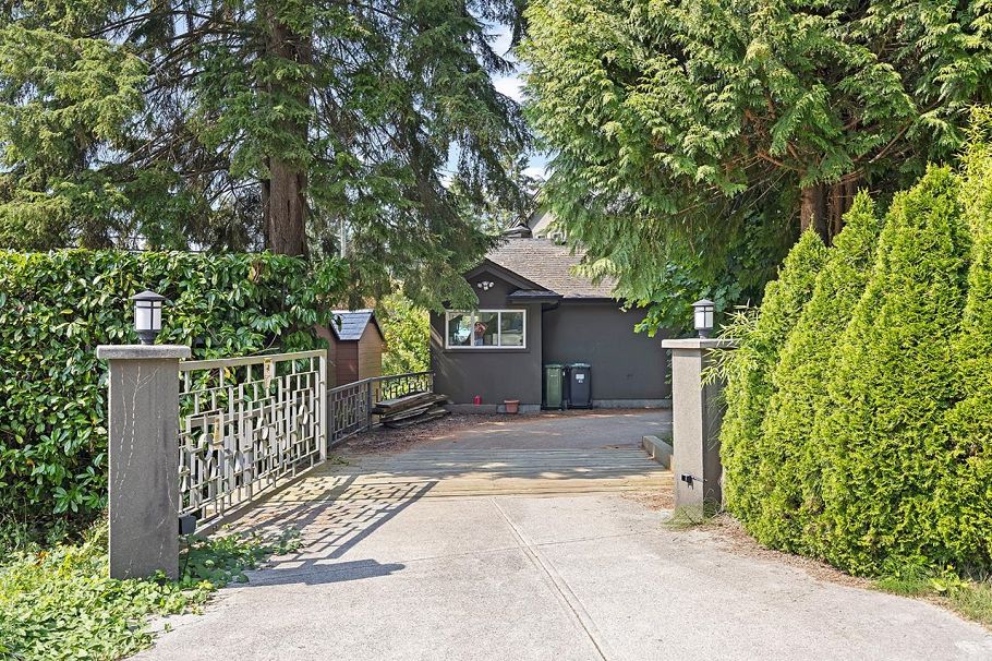 3582 Edgemont Boulevard North Vancouver, BC - 12