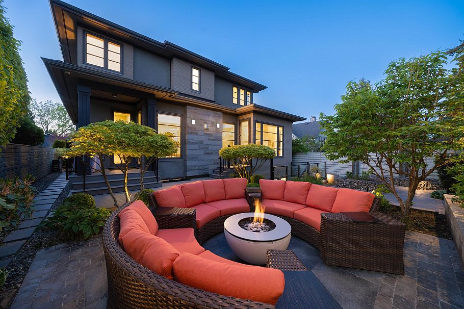 2820 W 32nd Avenue Vancouver, BC - 1