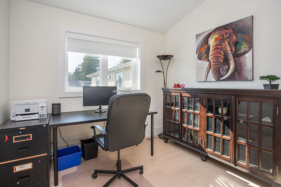 341 E 13th Street North Vancouver, BC - 26