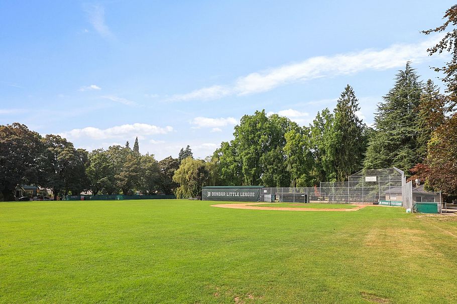 3553 W 31st Avenue Vancouver, BC - 37