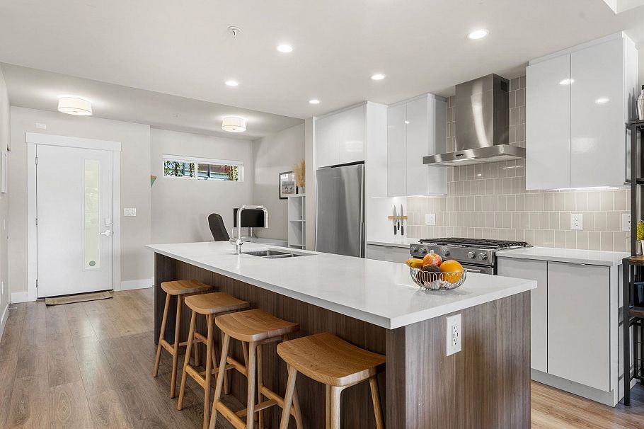 302 1496 Charlotte Road North Vancouver, BC - 8