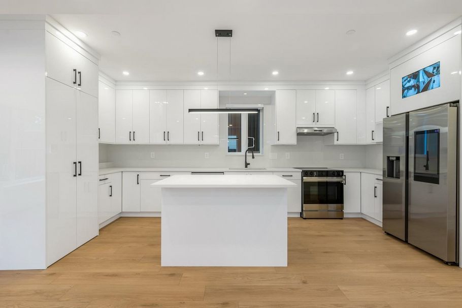 2 3096 Vanness Avenue Vancouver, BC - 3