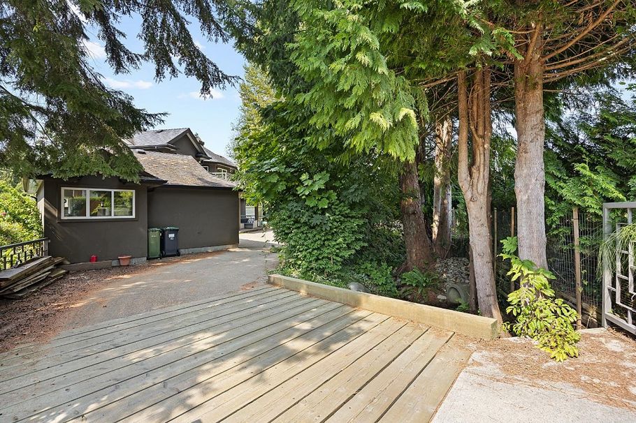 3582 Edgemont Boulevard North Vancouver, BC - 11