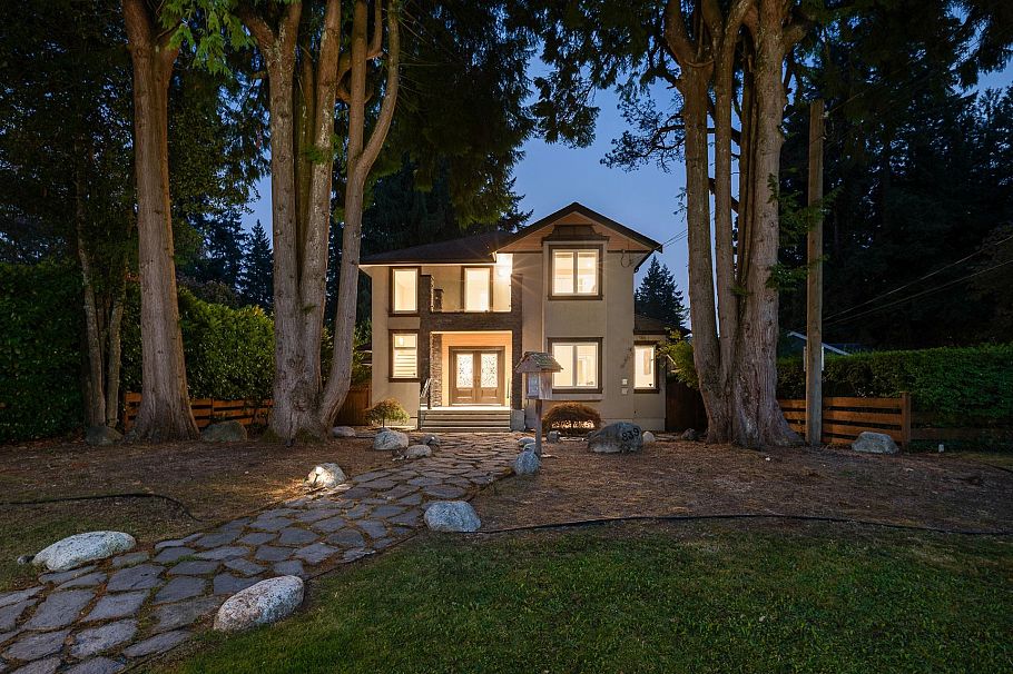 839 W 20th Street North Vancouver, BC - 2