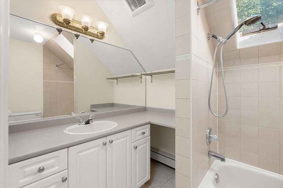 909 W 18th Avenue Vancouver, BC - 22