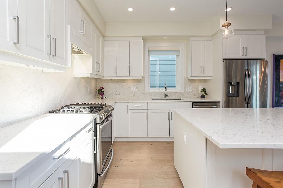 341 E 13th Street North Vancouver, BC - 4