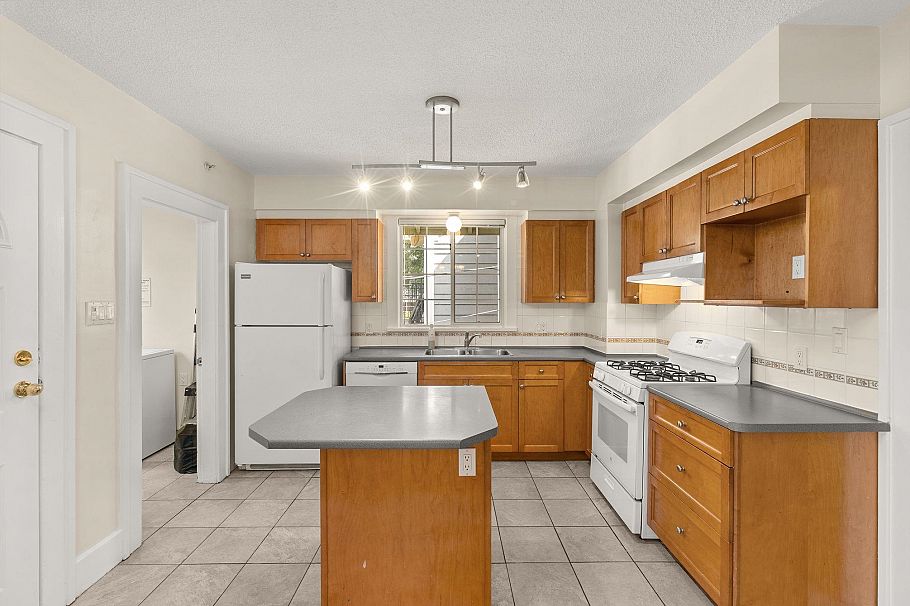 909 W 18th Avenue Vancouver, BC - 9