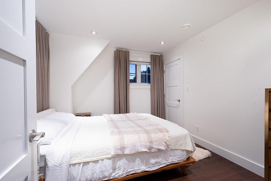 3132 W 7th Avenue Vancouver, BC - 17