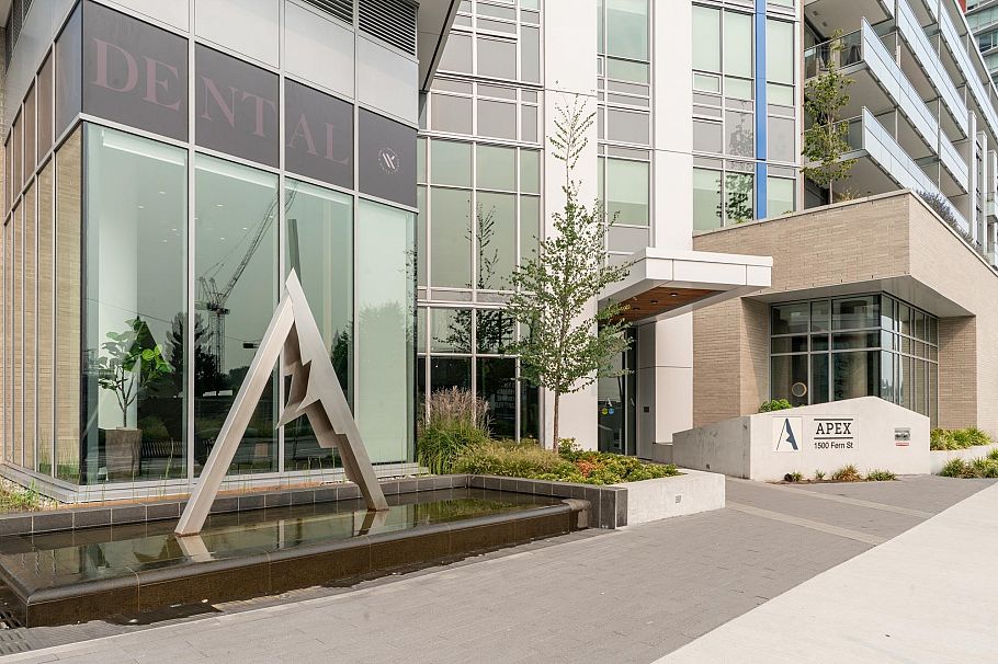 401 1500 Fern Street North Vancouver, BC - 1