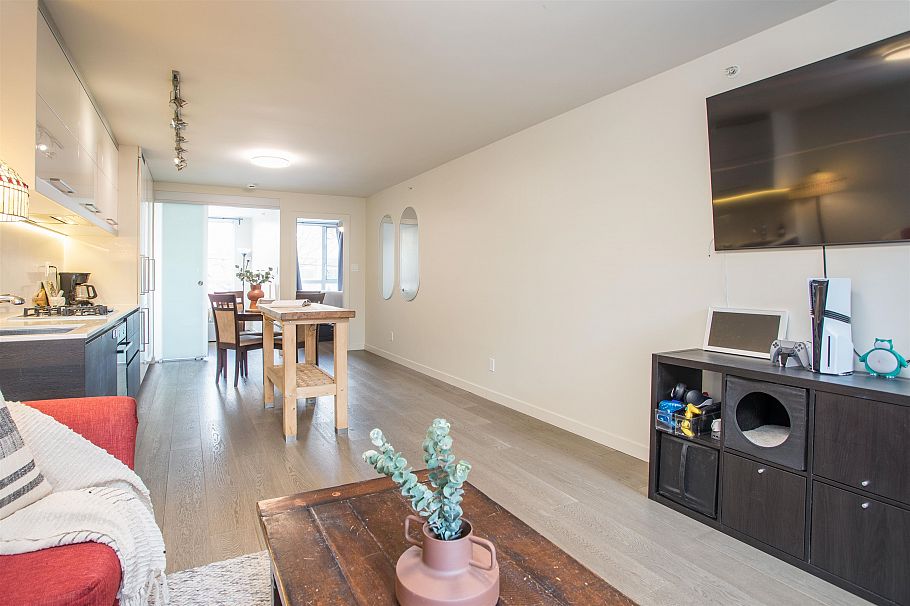 208 189 Keefer Street Vancouver, BC - 2