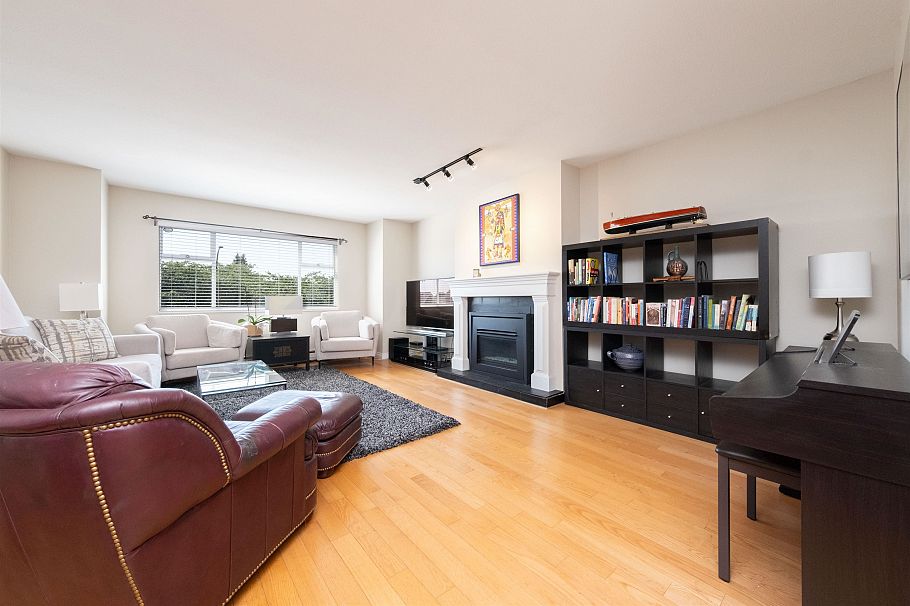 4 260 E 4th Street North Vancouver, BC - 9