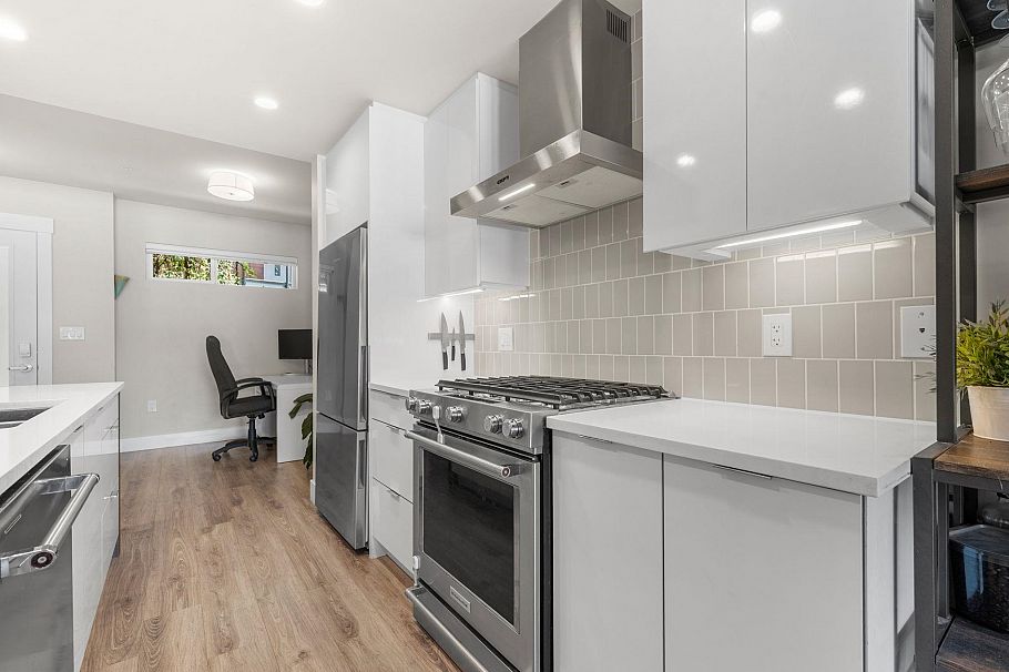 302 1496 Charlotte Road North Vancouver, BC - 15