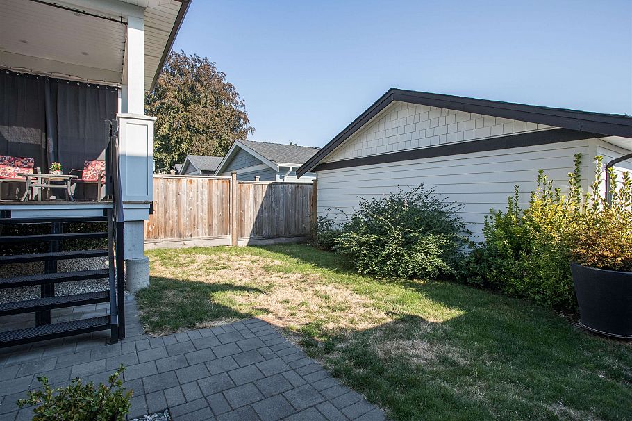 341 E 13th Street North Vancouver, BC - 32