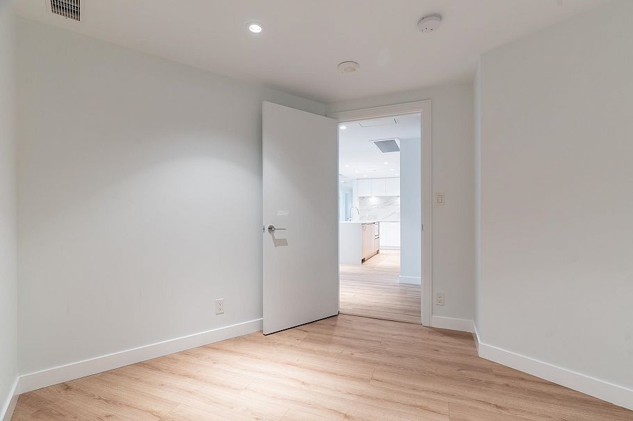 401 1500 Fern Street North Vancouver, BC - 24