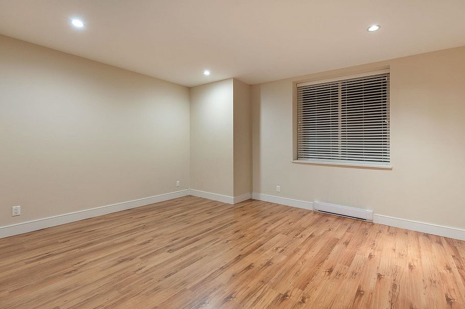 839 W 20th Street North Vancouver, BC - 35