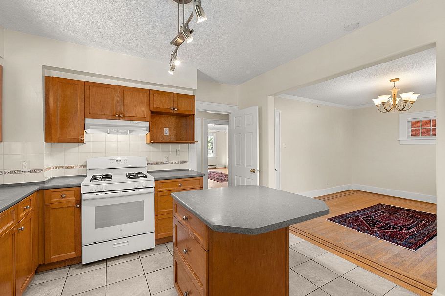 909 W 18th Avenue Vancouver, BC - 12