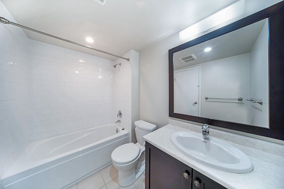 320 1385 Draycott Road North Vancouver, BC - 11