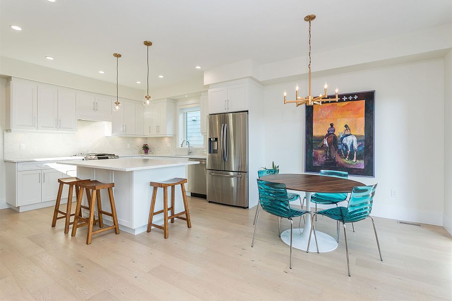 341 E 13th Street North Vancouver, BC - 9