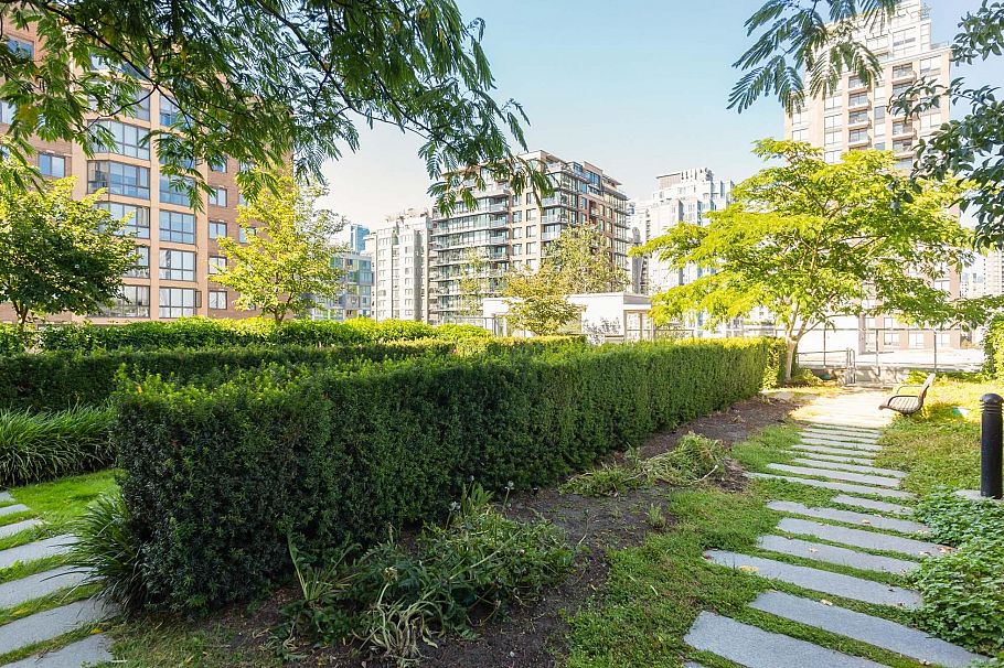 701 1133 Homer Street Vancouver, BC - 11