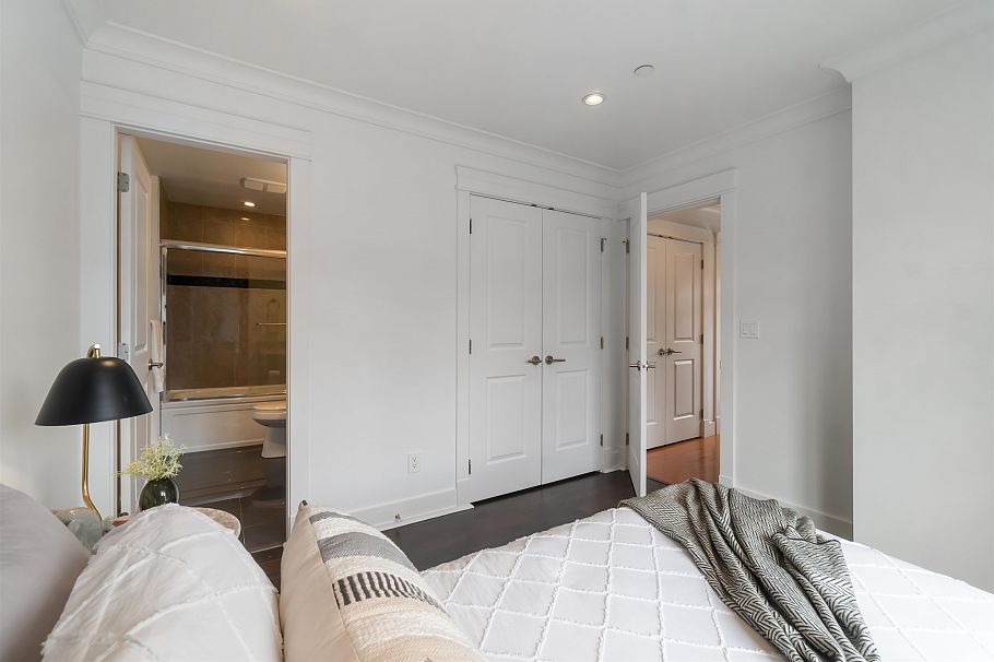 2721 W 5th Avenue Vancouver, BC - 20