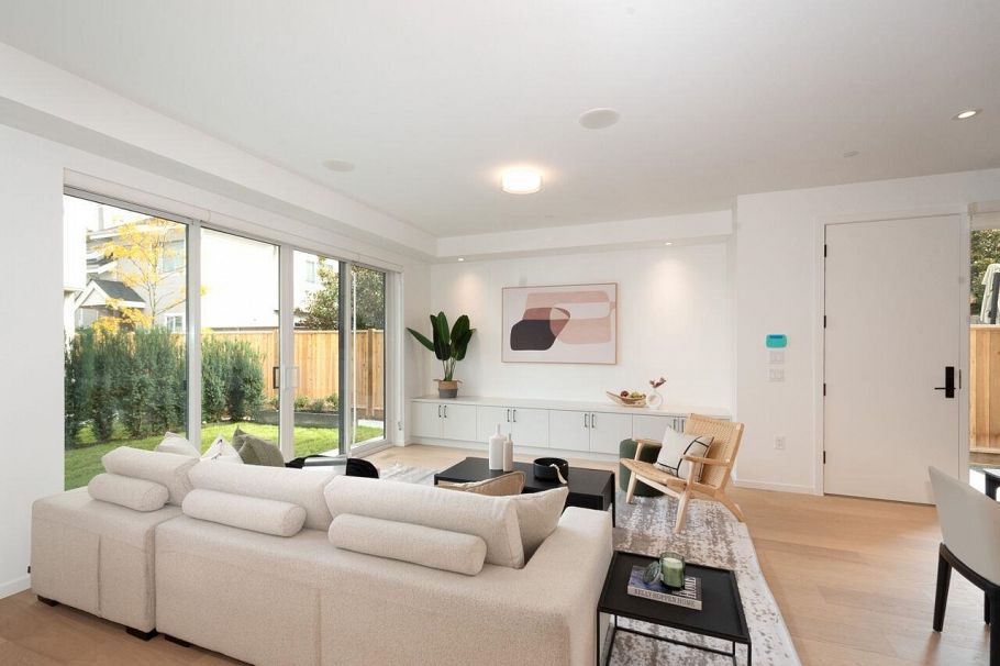 122 E 17th Avenue Vancouver, BC - 6