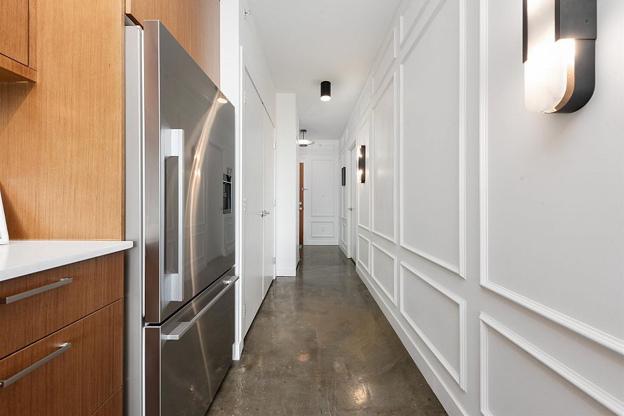 415 221 Union Street Vancouver, BC - 2