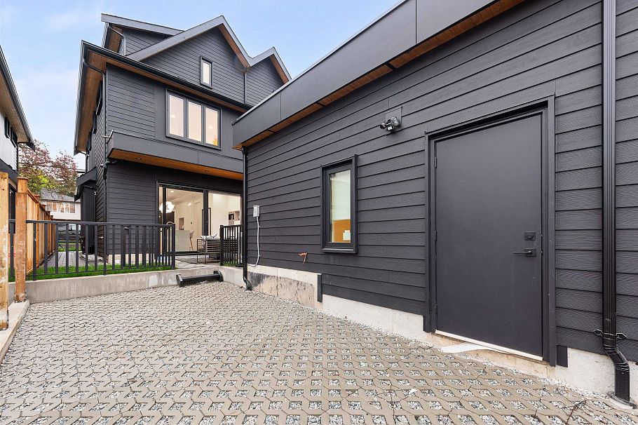 1 4895 Moss Street Vancouver, BC - 37