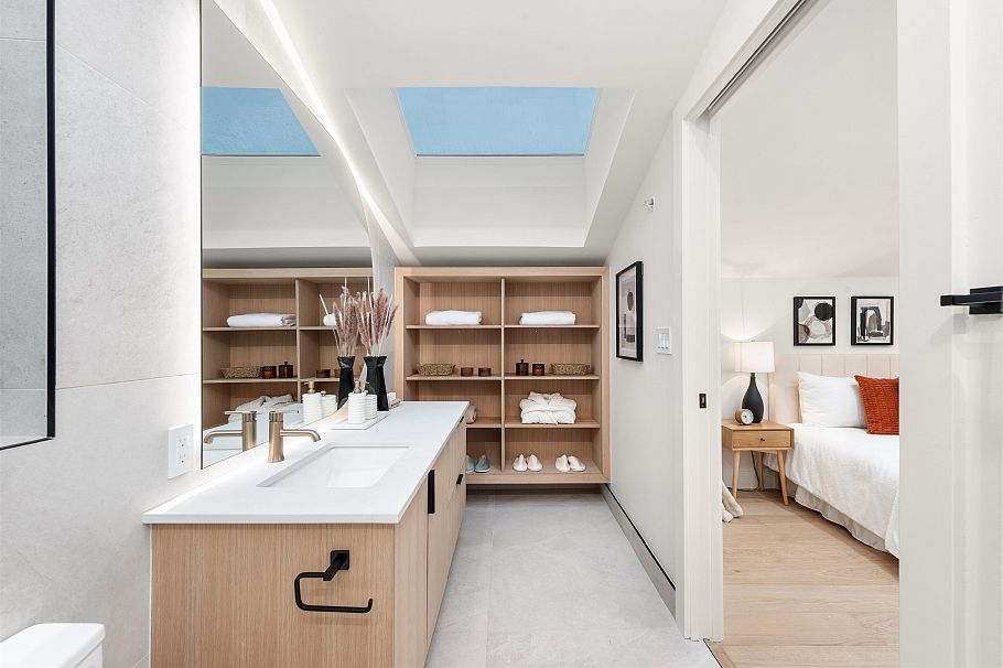 1 4895 Moss Street Vancouver, BC - 27