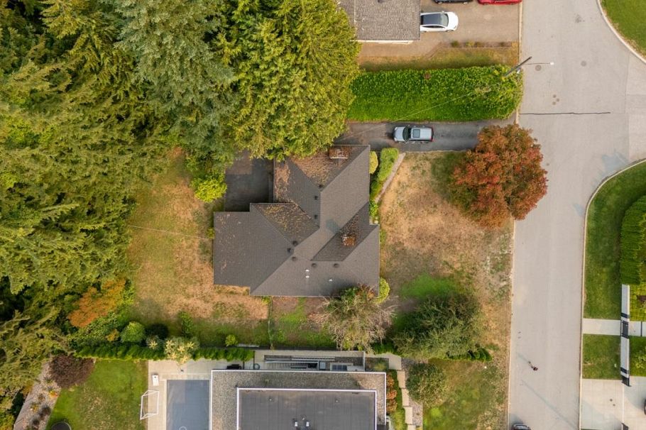 4275 Lions Avenue North Vancouver, BC - 2