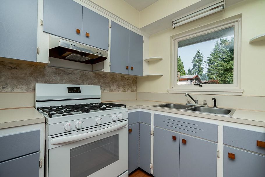 1302 Lennox Street North Vancouver, BC - 17