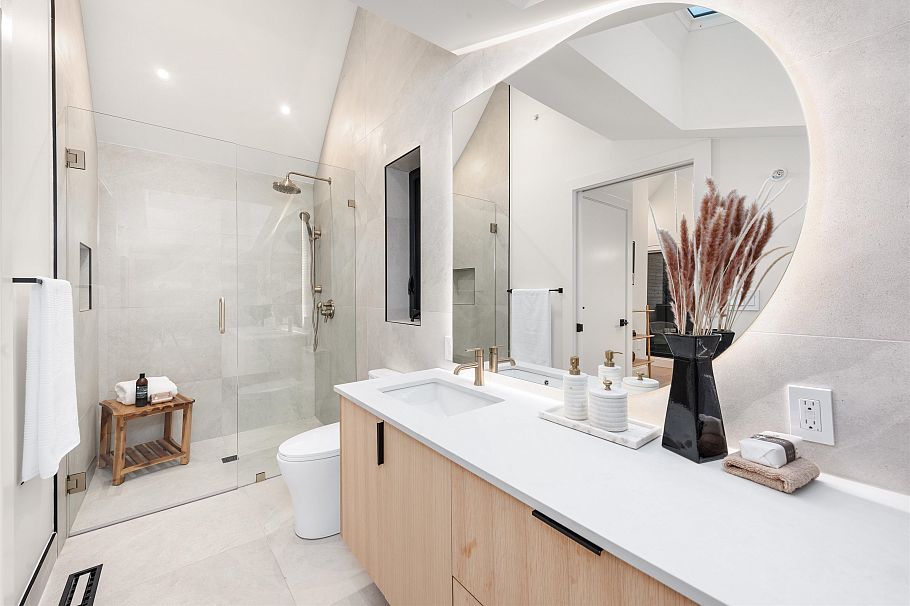 1 4895 Moss Street Vancouver, BC - 29