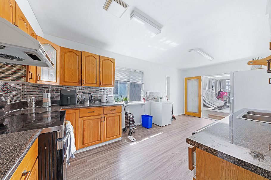 6777 Kerr Street Vancouver, BC - 7