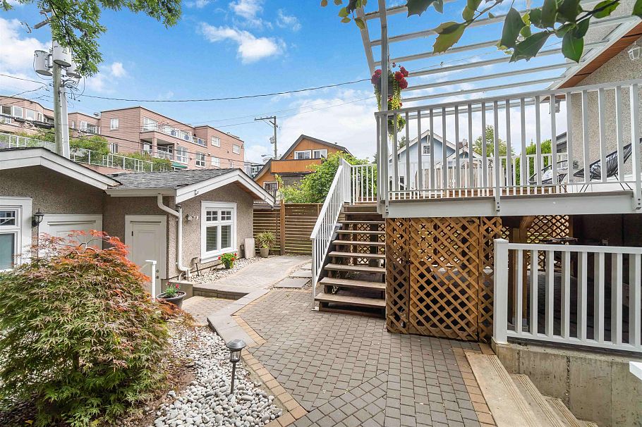 2721 W 5th Avenue Vancouver, BC - 35