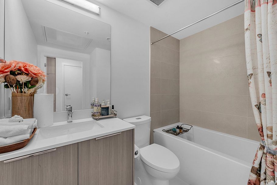 1406 1401 Hunter Street North Vancouver, BC - 11