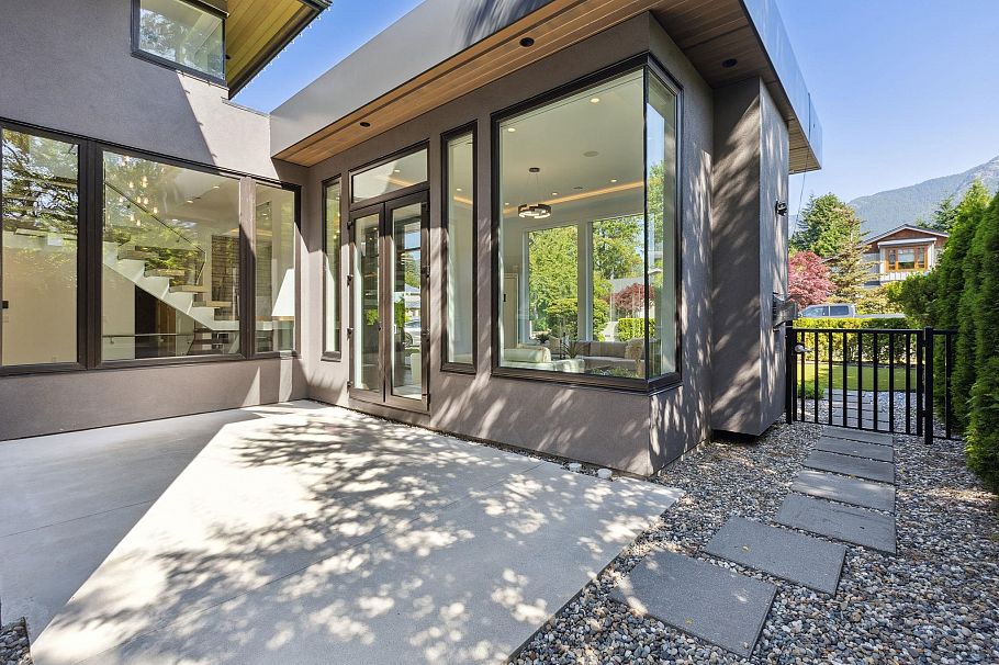 983 Tudor Avenue North Vancouver, BC - 34