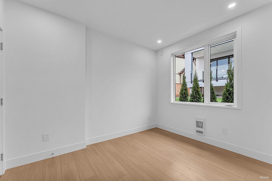 615 E 6th Street North Vancouver, BC - 34