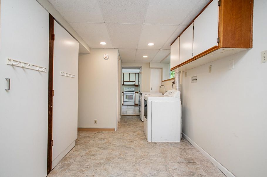 1302 Lennox Street North Vancouver, BC - 35