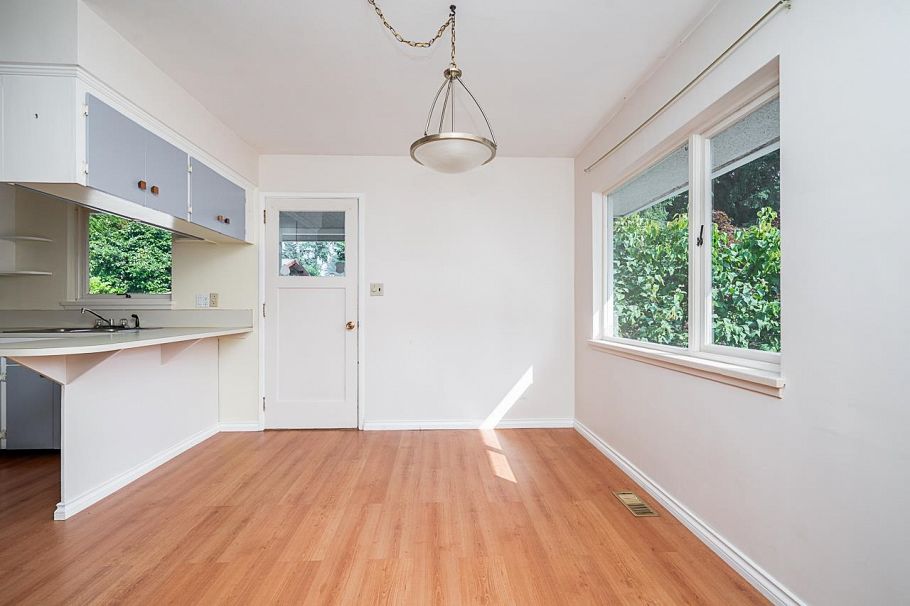 1302 Lennox Street North Vancouver, BC - 19